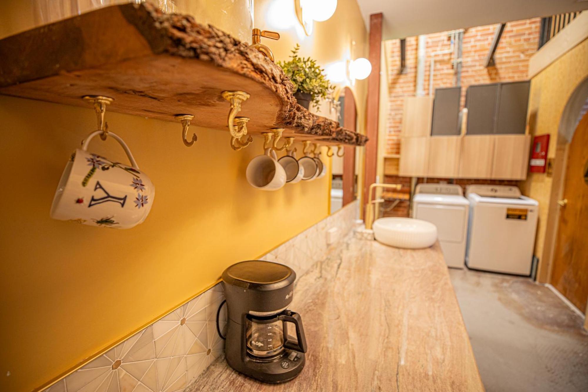 Social Stays - Santa Barbara'S First Hostel On State Street Eksteriør billede