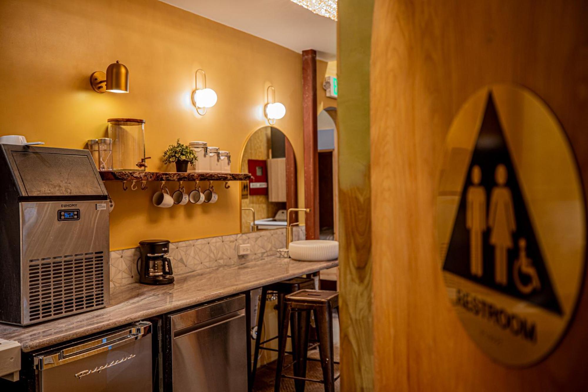 Social Stays - Santa Barbara'S First Hostel On State Street Eksteriør billede