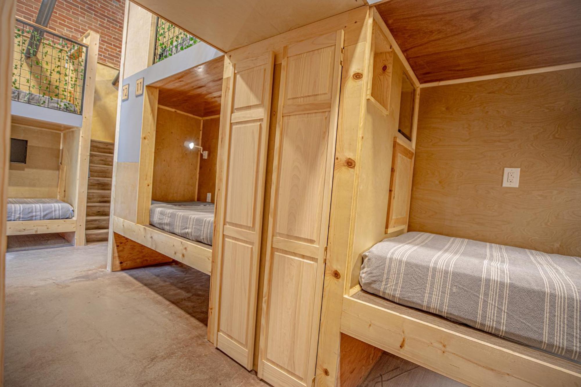 Social Stays - Santa Barbara'S First Hostel On State Street Eksteriør billede