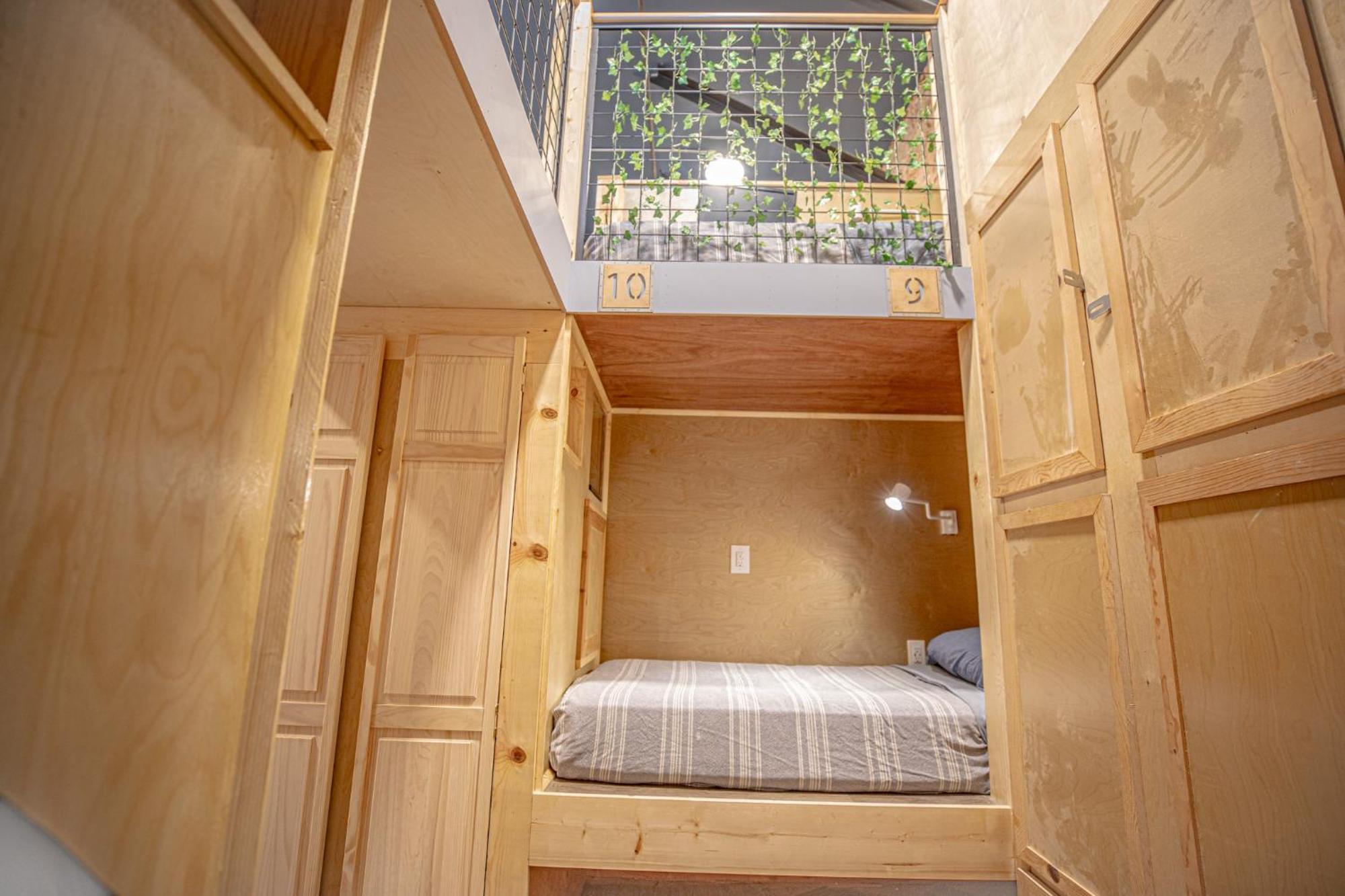 Social Stays - Santa Barbara'S First Hostel On State Street Eksteriør billede