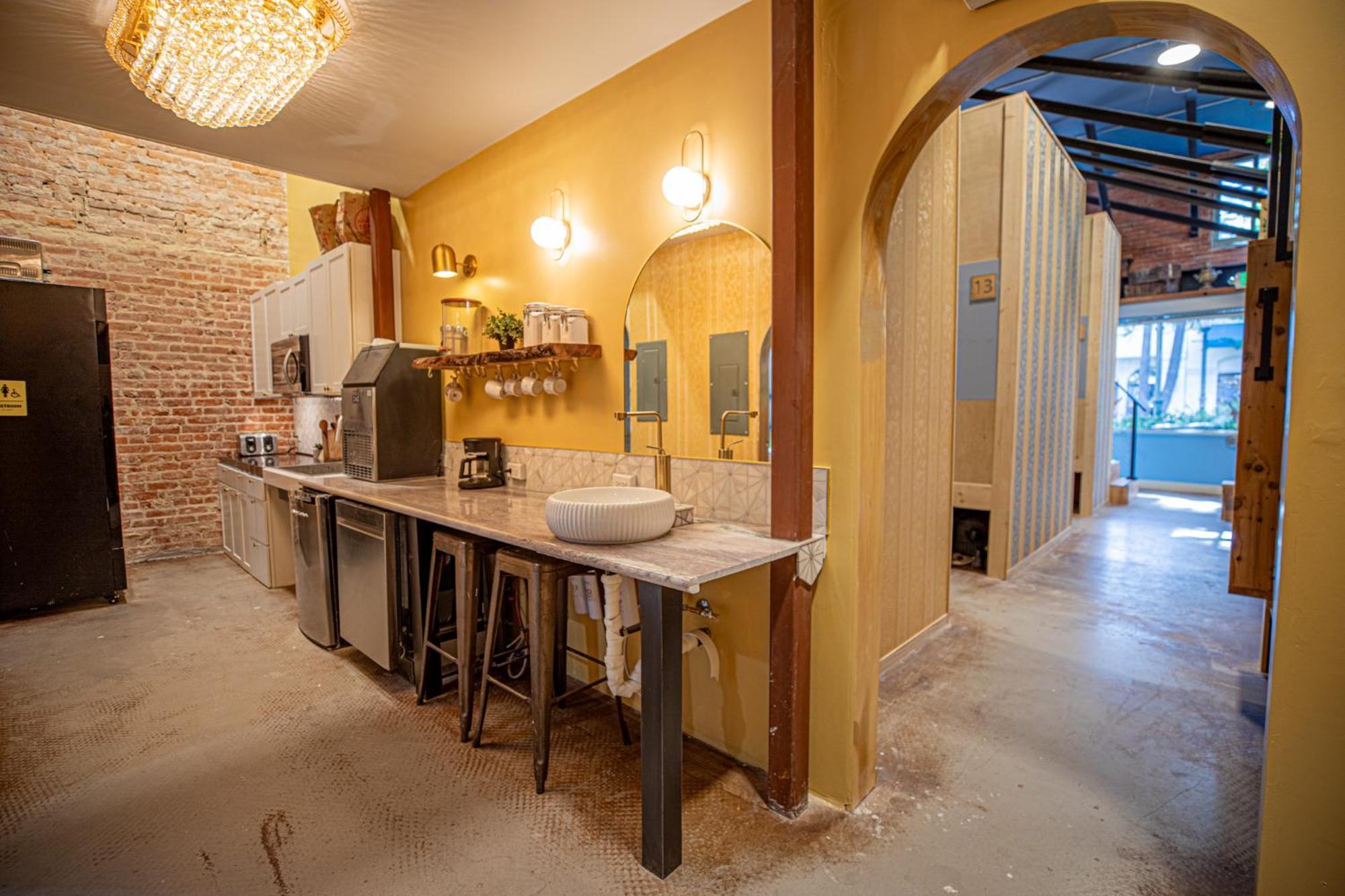 Social Stays - Santa Barbara'S First Hostel On State Street Eksteriør billede