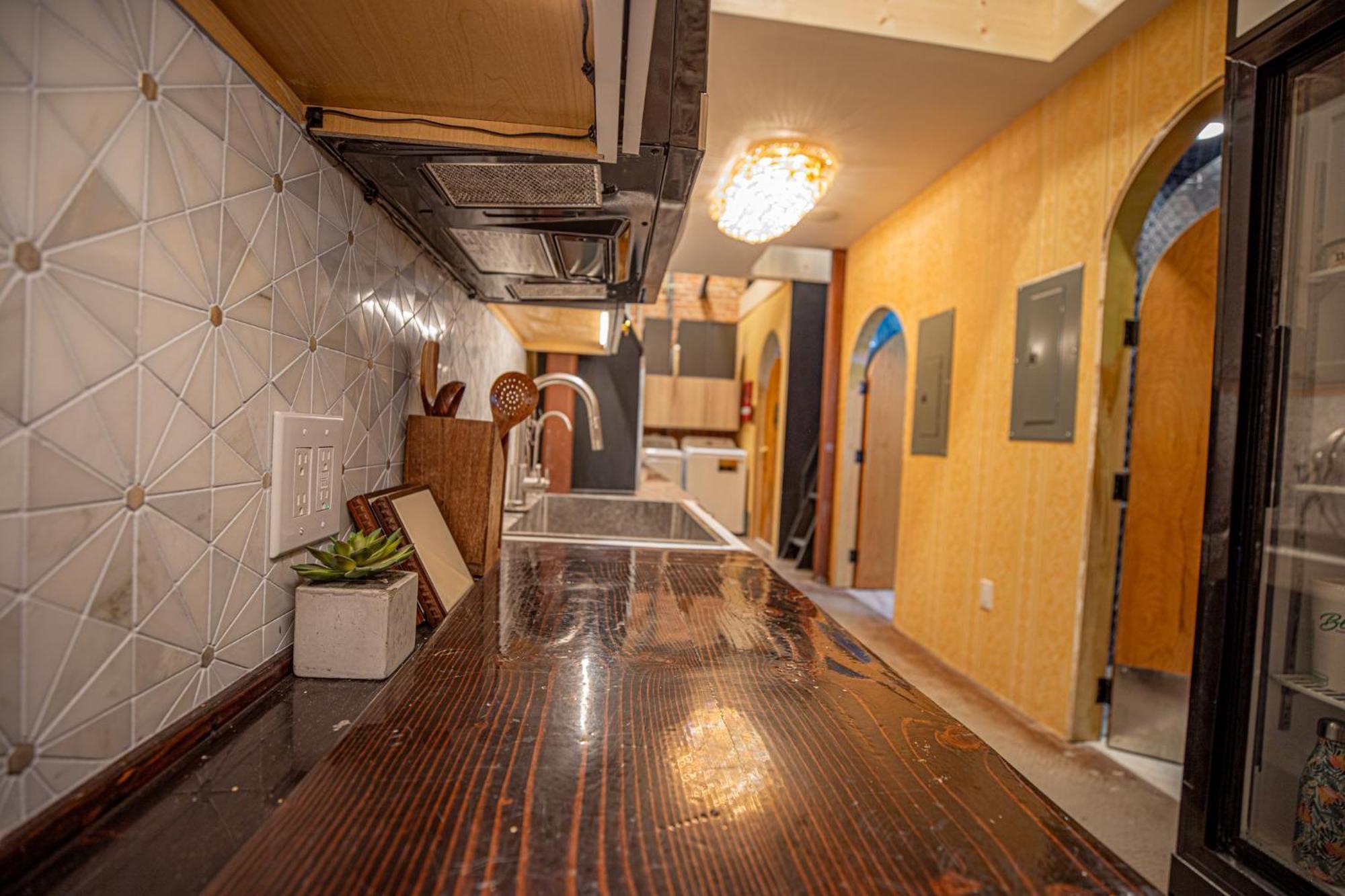 Social Stays - Santa Barbara'S First Hostel On State Street Eksteriør billede