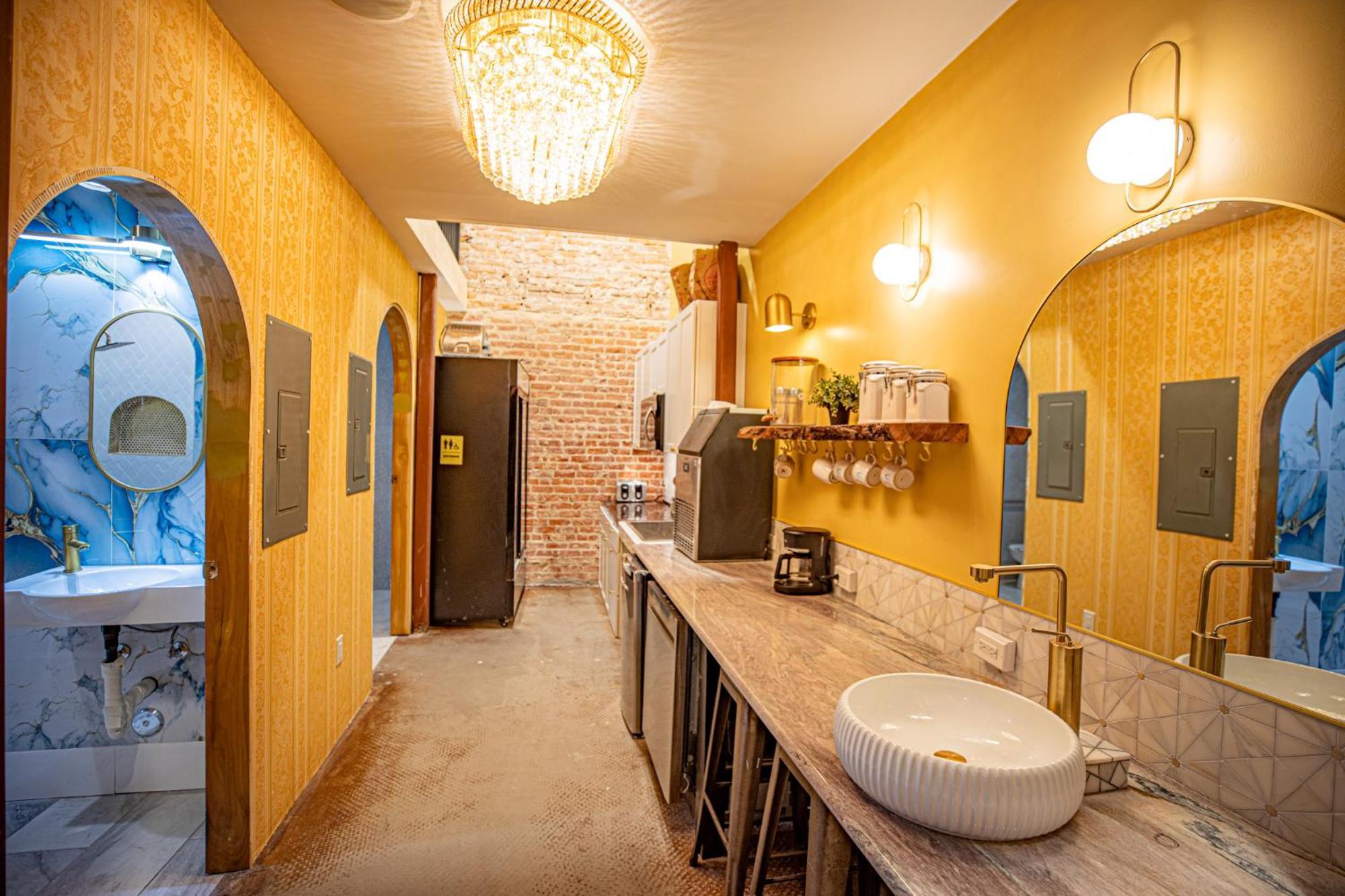 Social Stays - Santa Barbara'S First Hostel On State Street Eksteriør billede