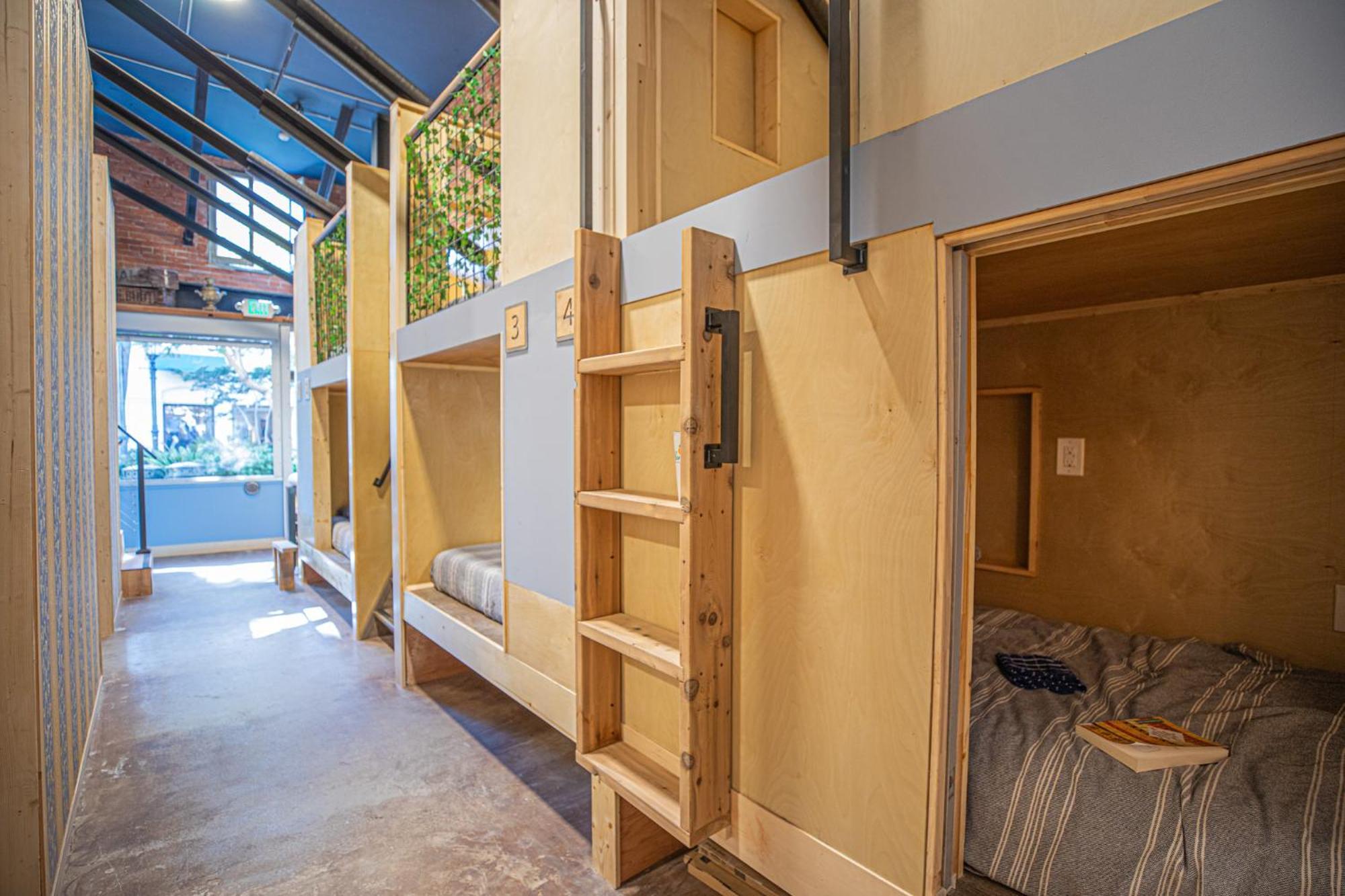 Social Stays - Santa Barbara'S First Hostel On State Street Eksteriør billede