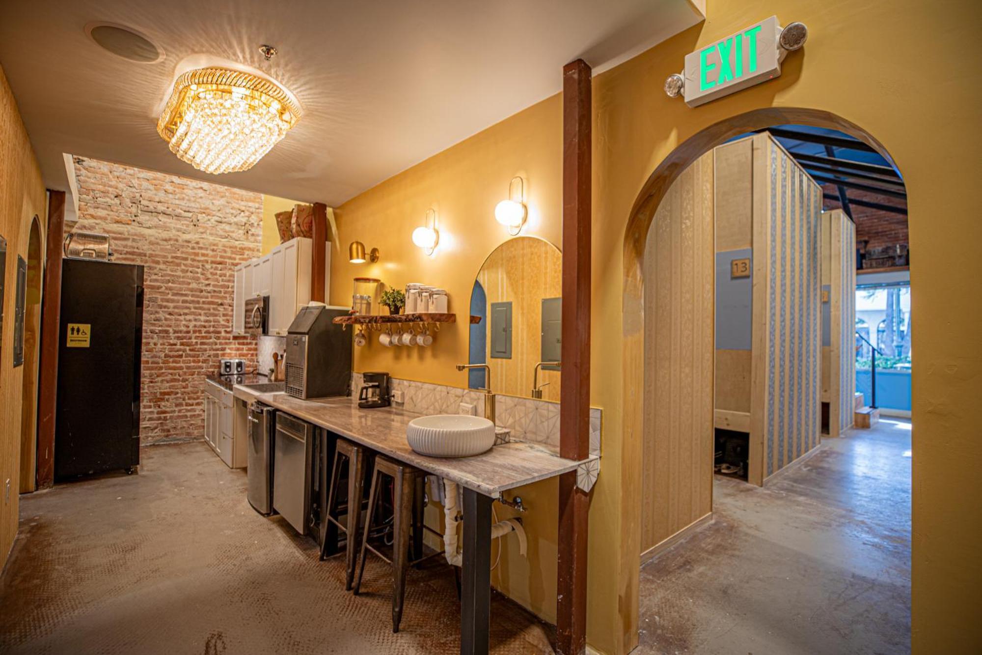 Social Stays - Santa Barbara'S First Hostel On State Street Eksteriør billede