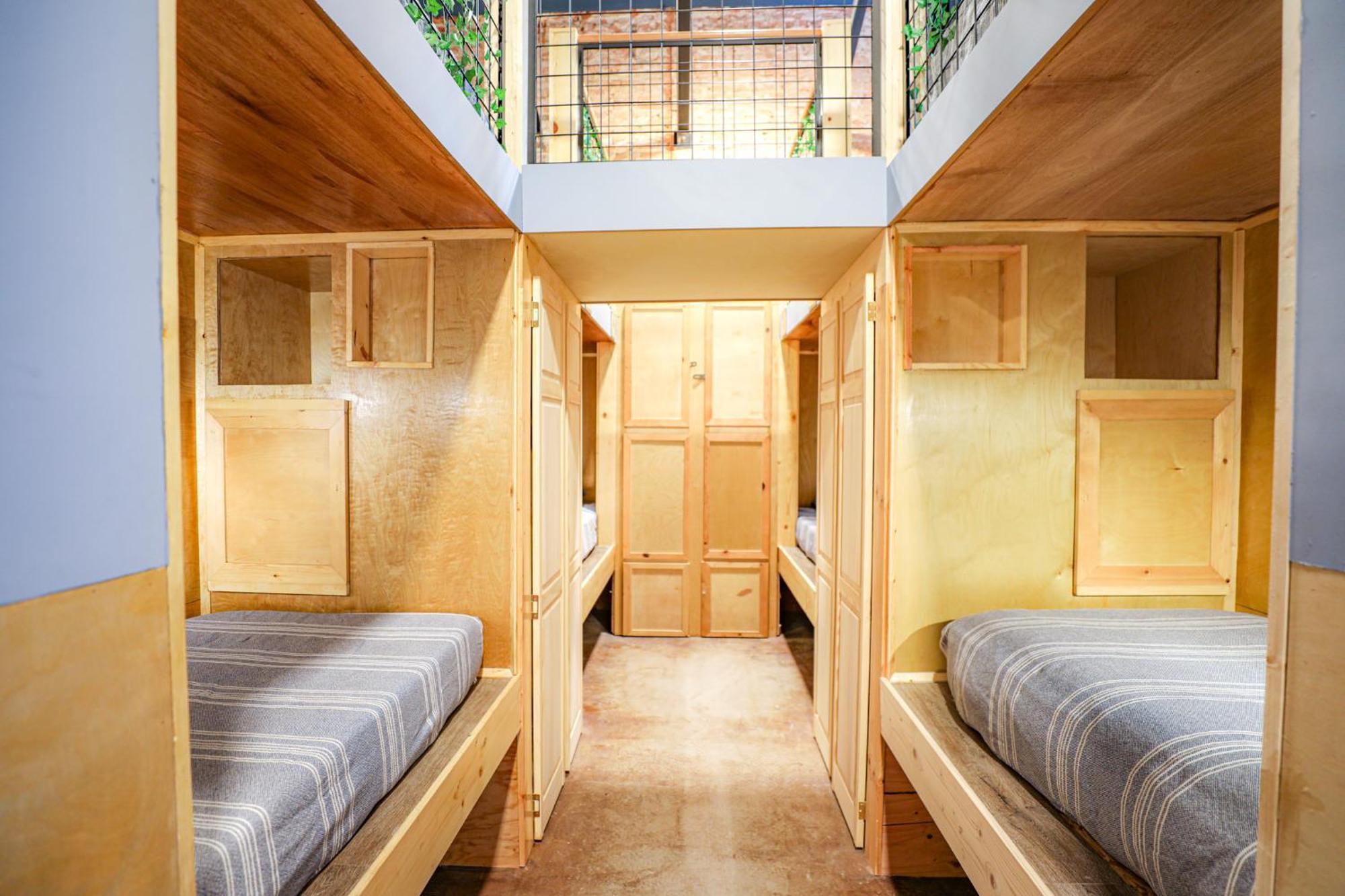 Social Stays - Santa Barbara'S First Hostel On State Street Eksteriør billede