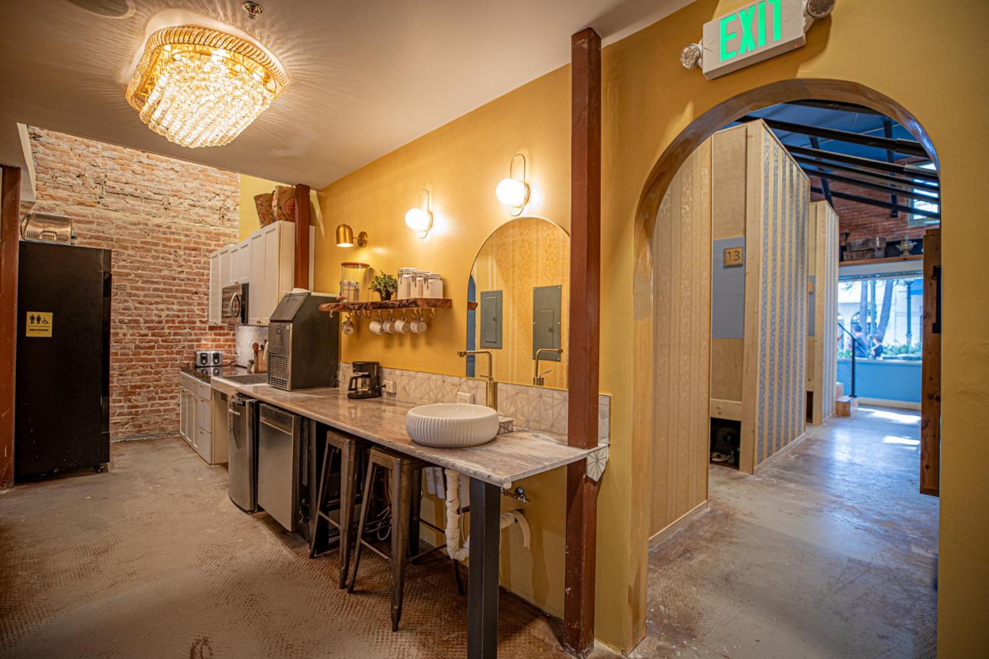 Social Stays - Santa Barbara'S First Hostel On State Street Eksteriør billede