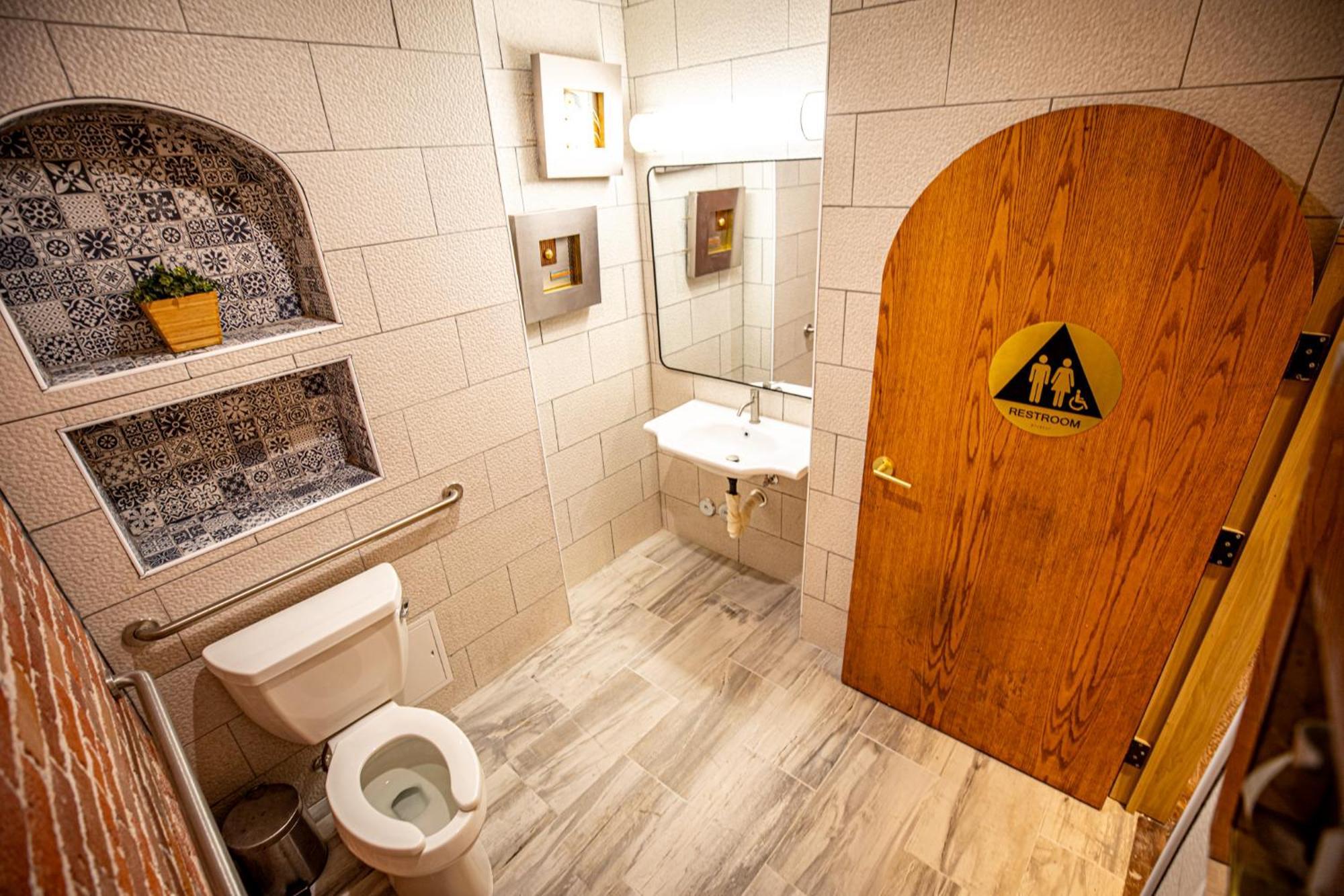 Social Stays - Santa Barbara'S First Hostel On State Street Eksteriør billede