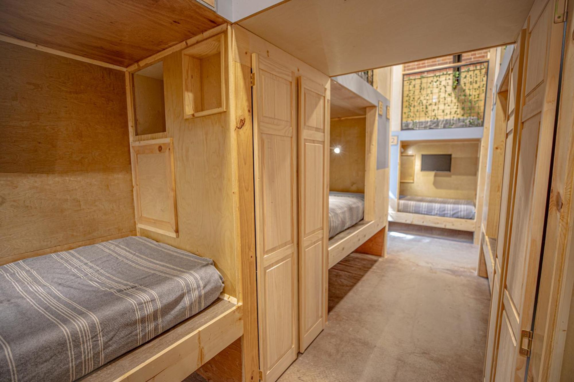 Social Stays - Santa Barbara'S First Hostel On State Street Eksteriør billede